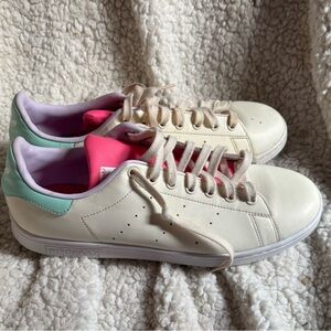 Adidas women’s Stan Smith Low Sneakers